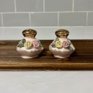 Vtg Lefton Salt N Pepper Set 3D Applied Flowers Gold Accent Porcelain Japan